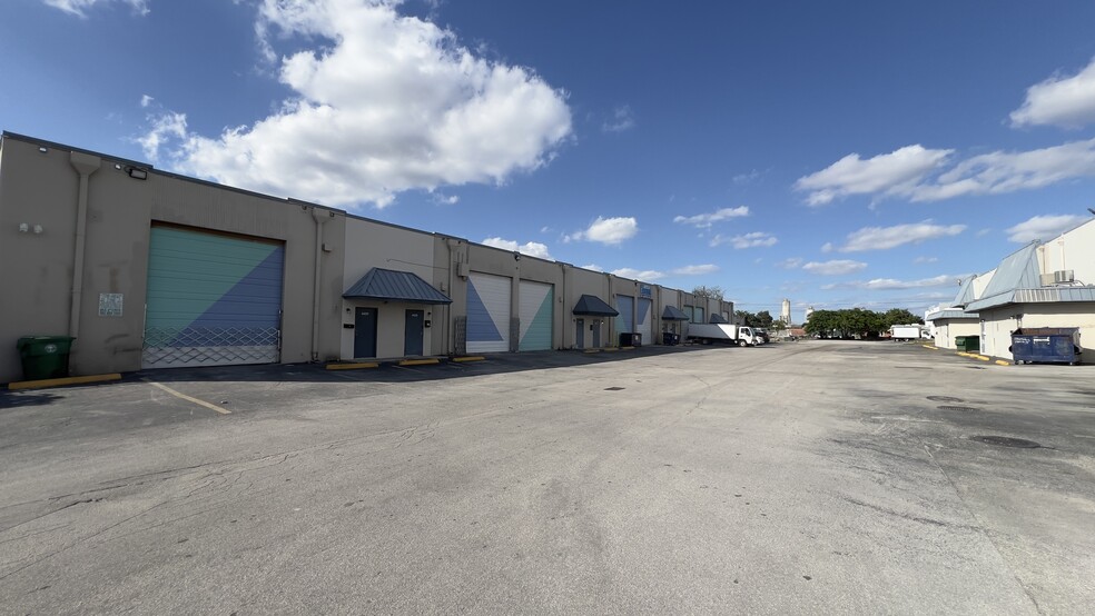 7205-7265 NW 44th St, Miami, FL for lease - Building Photo - Image 2 of 7