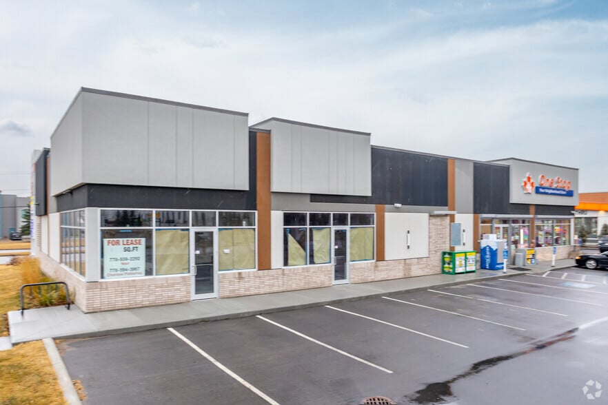 7490 68 Av NW, Edmonton, AB à louer - Photo du bâtiment - Image 2 de 2