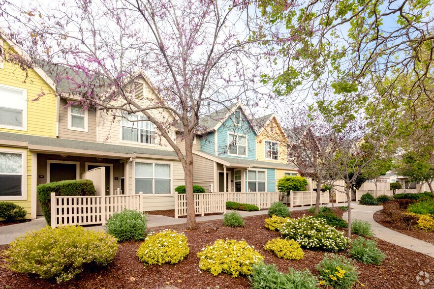 143 Chestnut St, Santa Cruz, CA à louer - Photo du bâtiment - Image 2 de 7