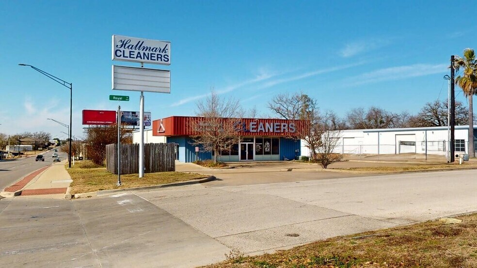 3611 S College Ave, Bryan, TX à vendre - Photo du bâtiment - Image 2 de 13