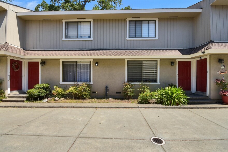 1052 7th St, Novato, CA à vendre - Photo du bâtiment - Image 3 de 11