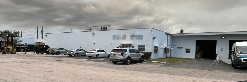 245 SW 33rd St, Fort Lauderdale, FL à louer - Photo du bâtiment - Image 3 de 8
