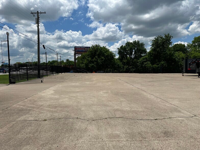 1705 N Main St, Cleburne, TX à louer - Photo du bâtiment - Image 3 de 46