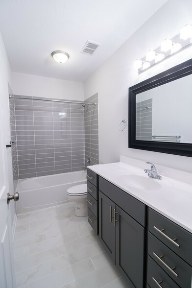 New Small Build Minneapolis Portfolio portfolio of 4 properties for sale on LoopNet.ca - Building Photo - Image 3 of 11