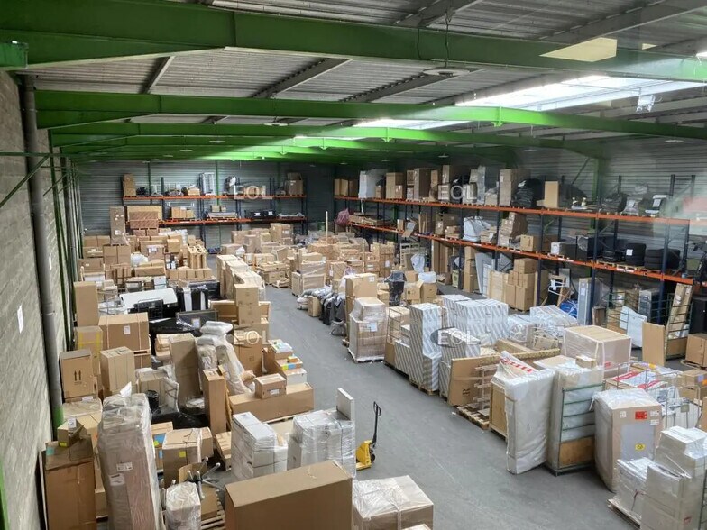 Industrial in Genas for lease - Interior Photo - Image 3 of 25