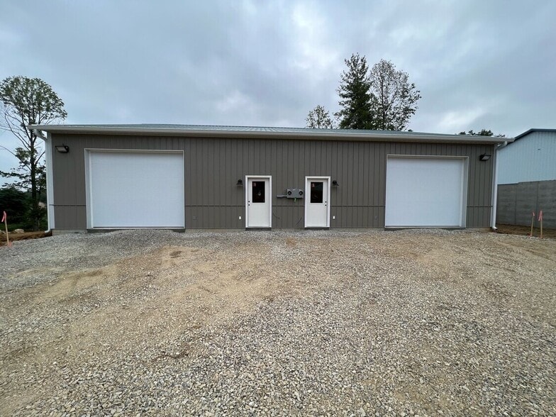 3139 N Westbury Village Dr Warehouses portfolio of 4 properties for sale on LoopNet.ca - Building Photo - Image 2 of 6