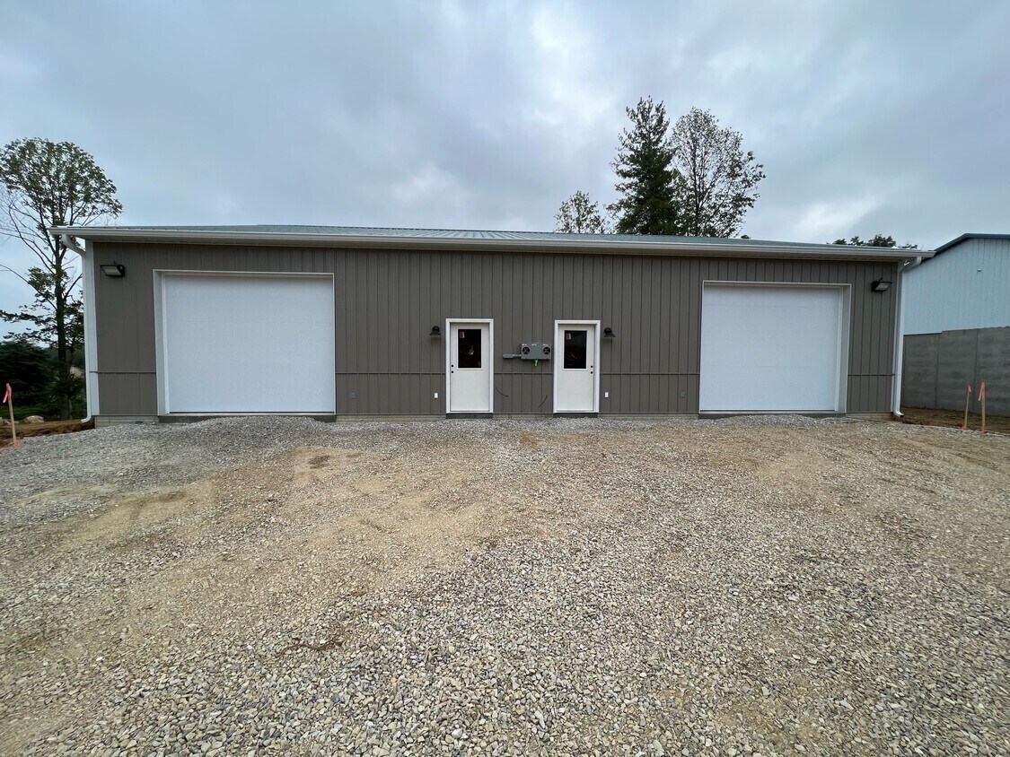 3139 N Westbury Village Dr Warehouses portefeuille de 4 propriétés à vendre sur LoopNet.ca Photo principale- Image 1 de 7