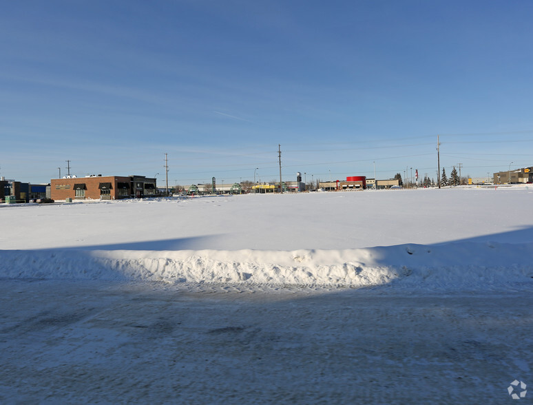 16951 109 Av NW, Edmonton, AB à louer - Photo du bâtiment - Image 2 de 2