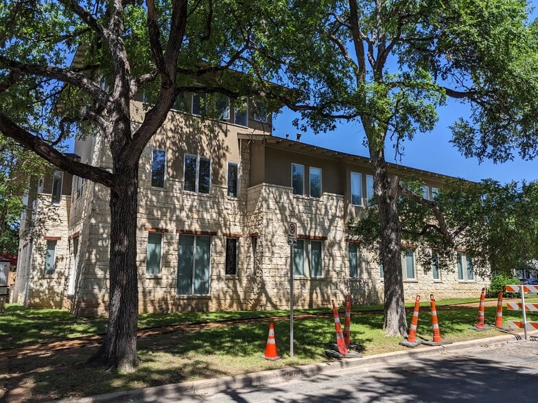 1508 W 5th St, Austin, TX à louer - Photo du bâtiment - Image 2 de 12