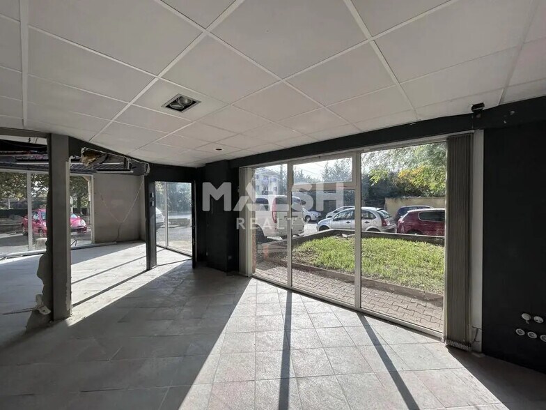 Commerce de détail dans Villefranche-sur-Saône à louer - Photo intérieure - Image 2 de 4