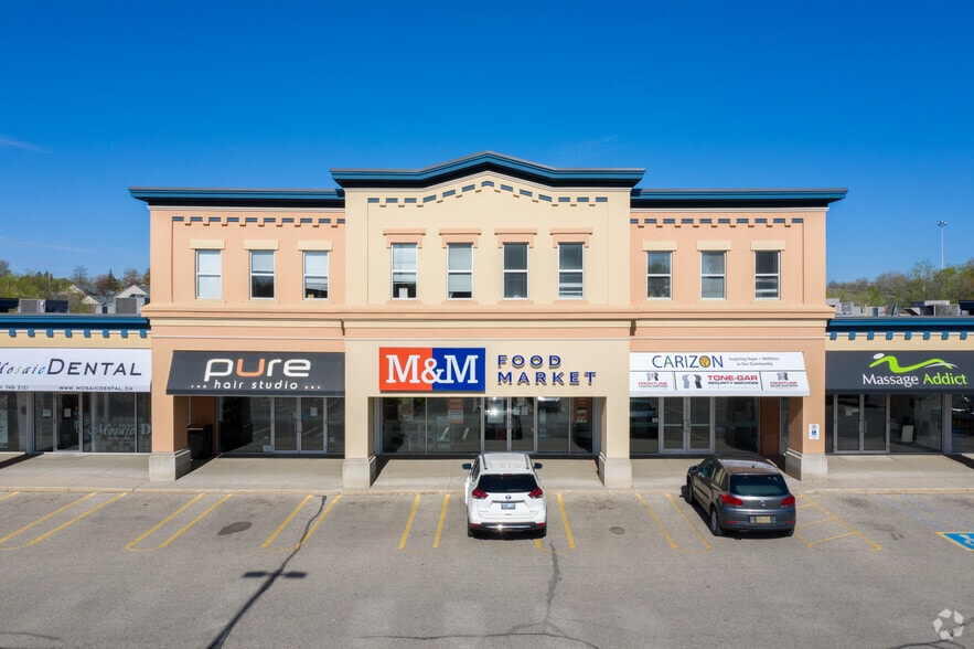 645 Westmount Rd E, Kitchener, ON for lease - Building Photo - Image 1 of 8