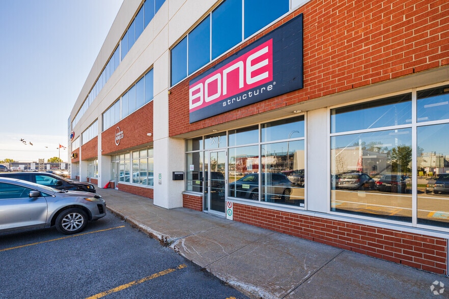 4451-4479 Aut Laval Ouest (A-440), Laval, QC à louer - Photo du bâtiment - Image 3 de 4