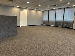 2734 W Kingsley Rd, Garland, TX à louer Photo intérieure- Image 2 de 3