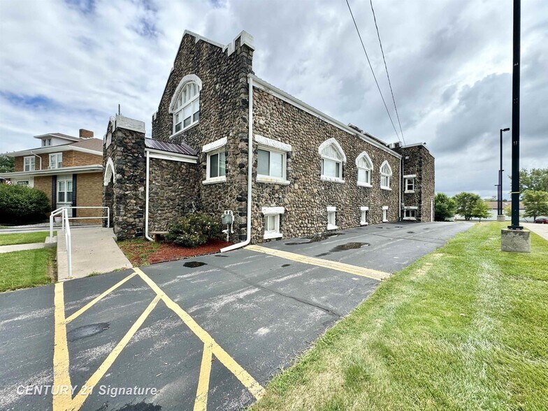 1214 N Michigan Ave, Saginaw, MI à vendre - Photo du bâtiment - Image 2 de 17