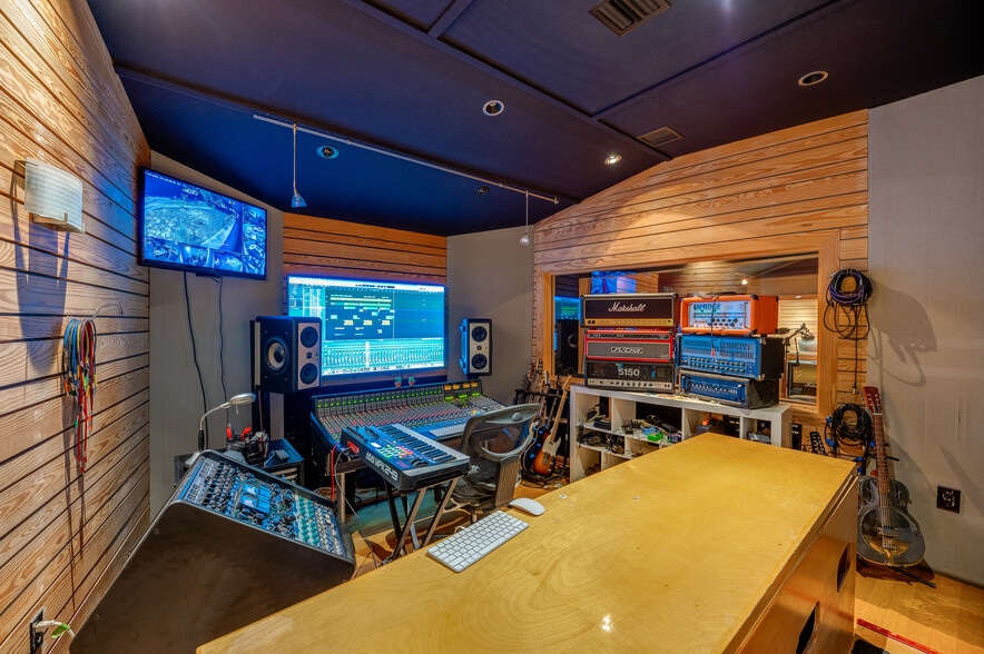 2250 N Volusia Ave, Orange City, FL for sale - Interior Photo - Image 2 of 26