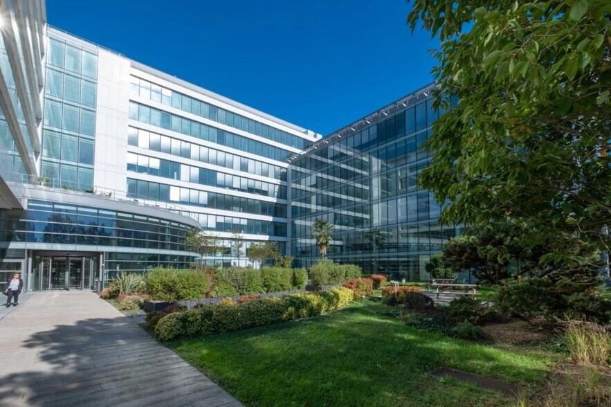 7-9 Avenue Robert Schuman, Rungis à louer - Photo du bâtiment - Image 2 de 2