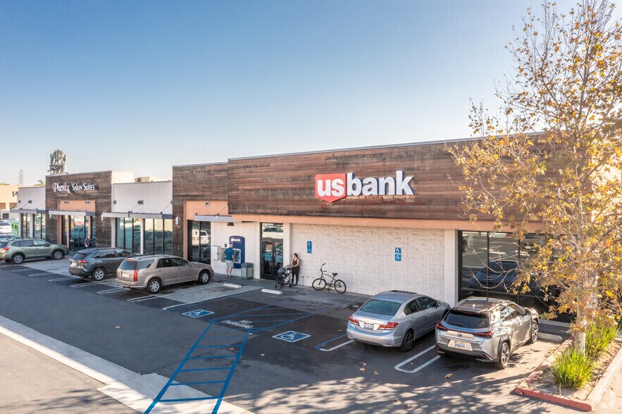 20052 Brookhurst St, Huntington Beach, CA à louer - Photo principale - Image 3 de 8