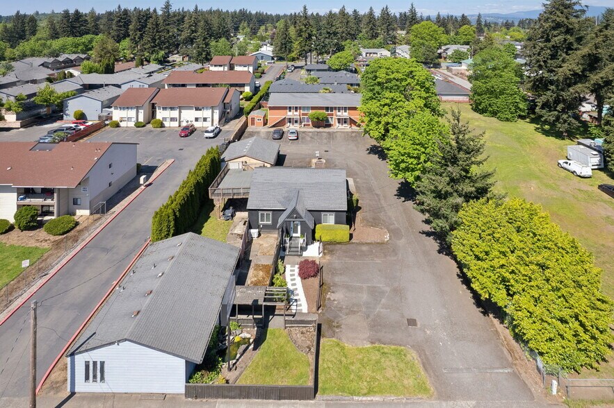 17641 SE Stark St, Portland, OR à vendre - Photo du bâtiment - Image 3 de 54