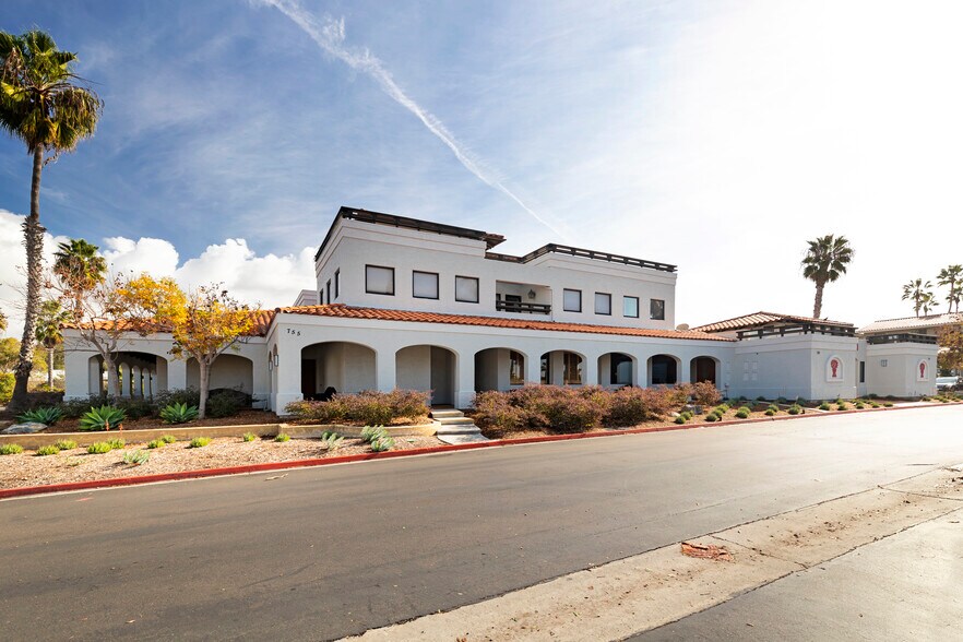 755 Raintree Dr, Carlsbad, CA à vendre - Photo du bâtiment - Image 2 de 9