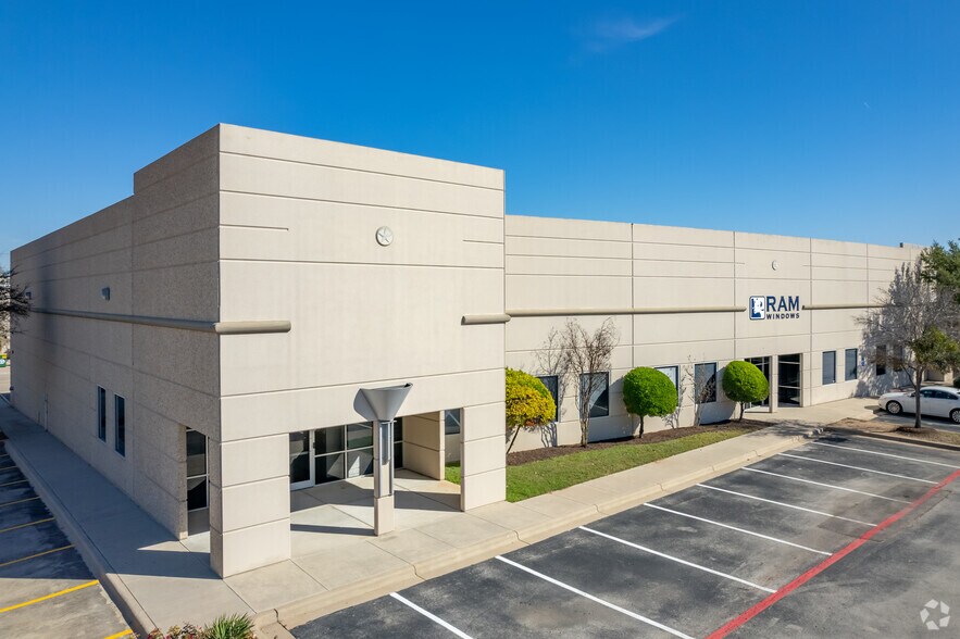 2101 E Saint Elmo Rd, Austin, TX à louer - Photo principale - Image 1 de 8