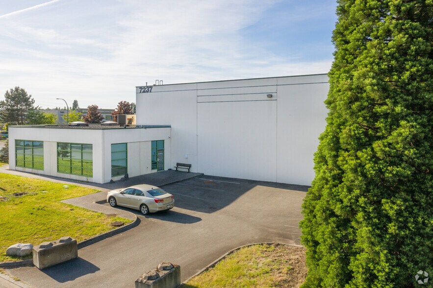 7237 Wilson Ave, Delta, BC à louer - Photo du bâtiment - Image 3 de 7
