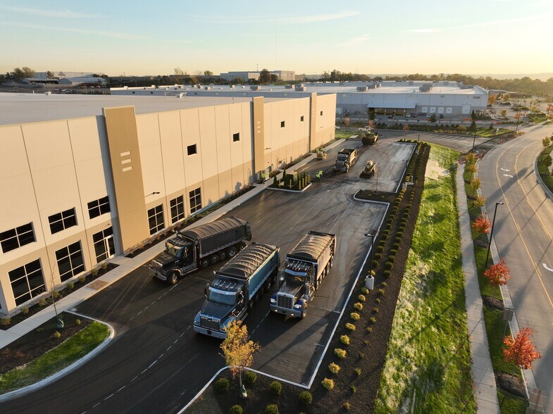 1100 Strategic Pky, Springdale, OH à louer - Photo du bâtiment - Image 3 de 5