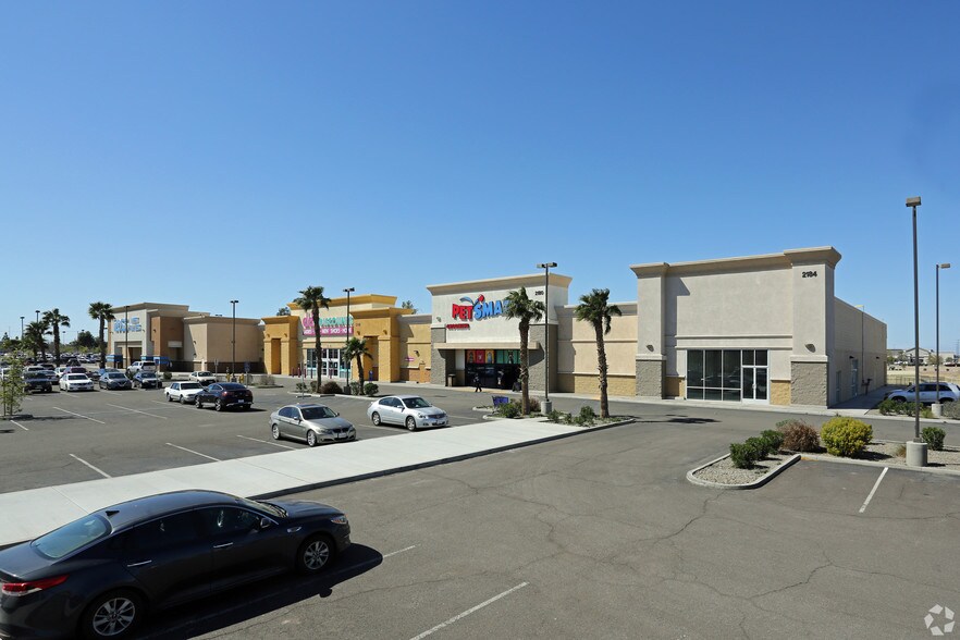 2140-2184 N Imperial Ave, El Centro, CA à louer - Photo du bâtiment - Image 2 de 35