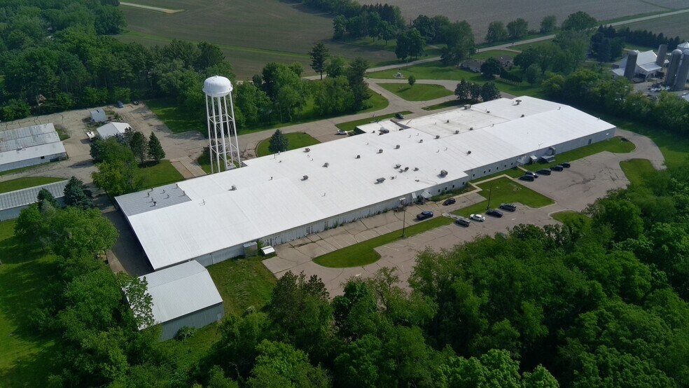 5560 E Buss Rd, Clinton, WI à vendre - Photo du bâtiment - Image 2 de 6