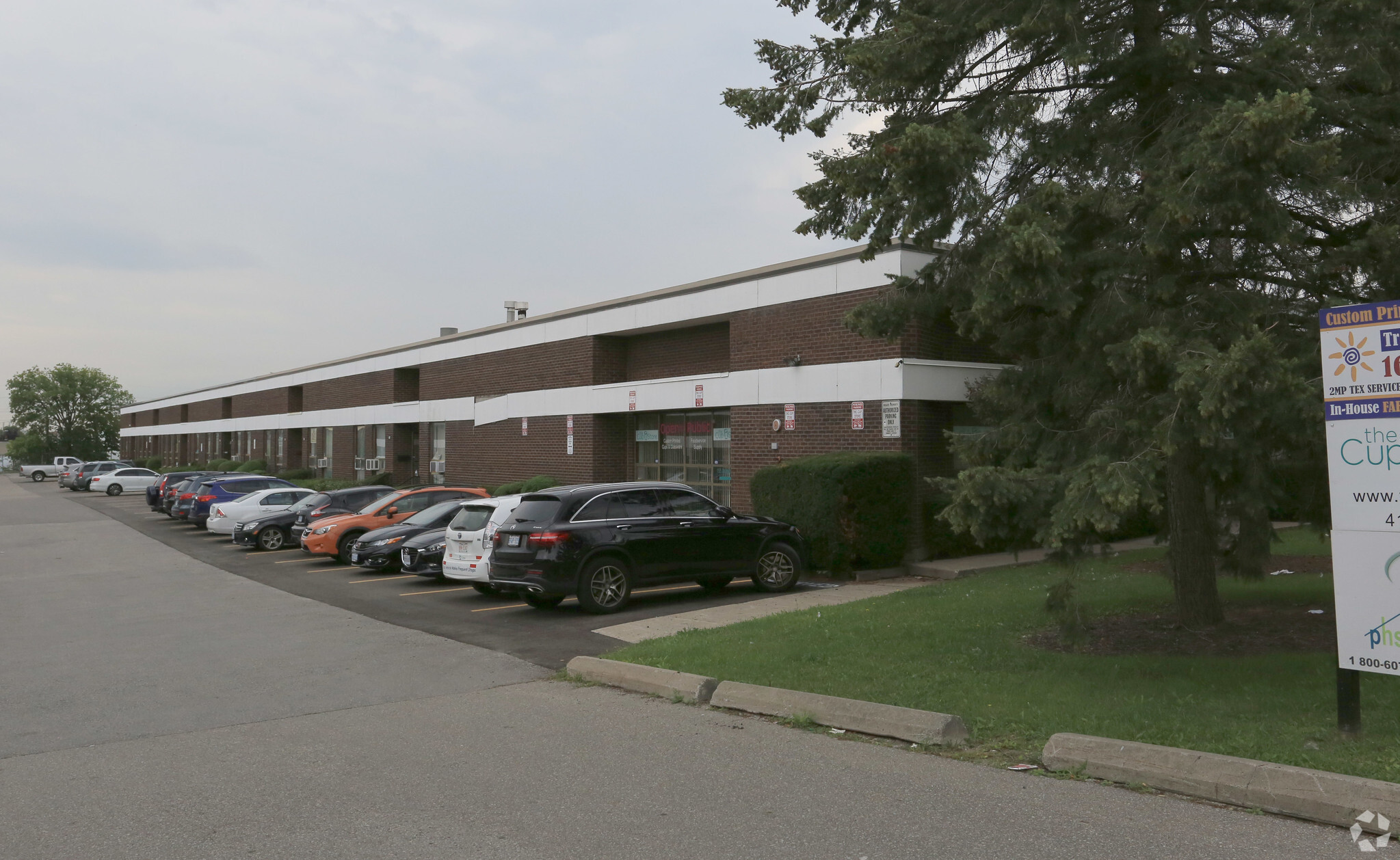 75-89 Dolomite Dr, Toronto, ON for lease Primary Photo- Image 1 of 9