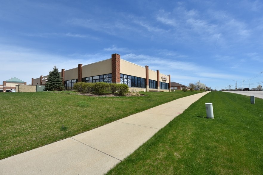 1175 Oak St, North Aurora, IL for lease - Other - Image 1 of 10