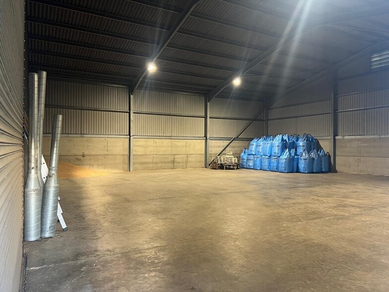 1 Waterditch Barn, Waterditch Ln, Lenham for lease - Interior Photo - Image 2 of 4