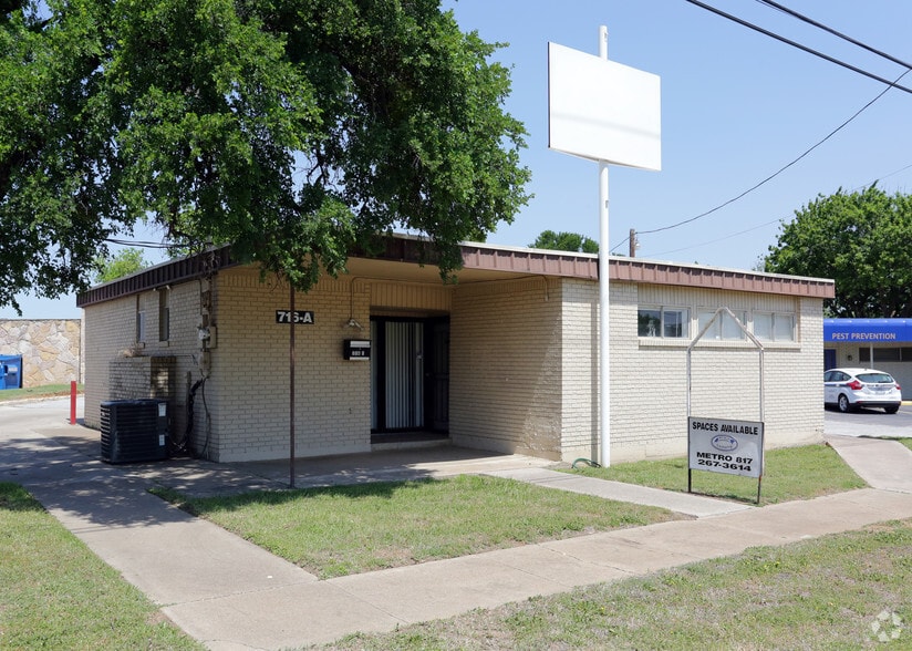 716a, 716b, 720, 722 W. Euless Blvd portfolio of 2 properties for sale on LoopNet.ca - Primary Photo - Image 2 of 21