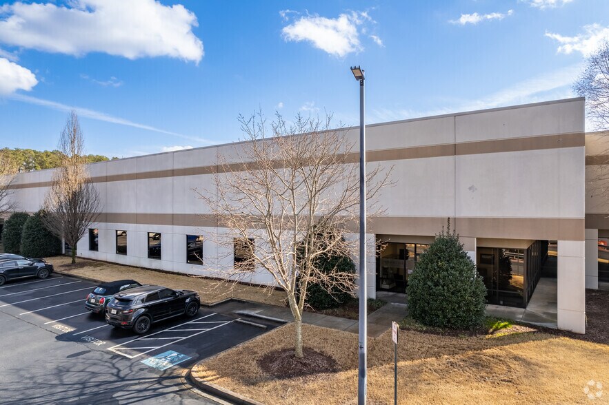 3960 Royal Dr NW, Kennesaw, GA à louer - Photo du bâtiment - Image 2 de 6