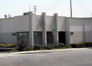 3901 S Main St, Santa Ana, CA for lease Building Photo- Image 2 of 3