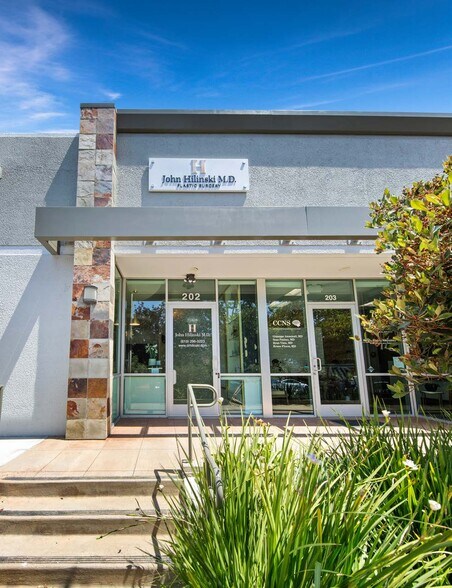 11199 Sorrento Valley Rd, San Diego, CA à vendre - Photo du bâtiment - Image 1 de 13