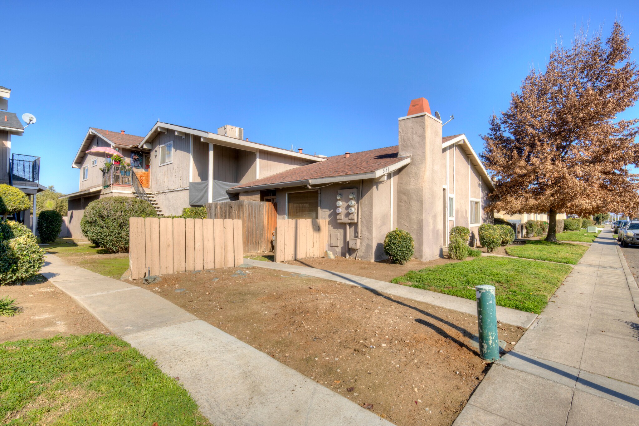 581 W Ashlan Ave, Clovis, CA à vendre Photo du bâtiment- Image 1 de 8