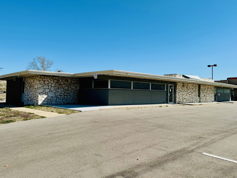 2160 W 21st St, Wichita, KS à vendre - Photo du bâtiment - Image 1 de 1