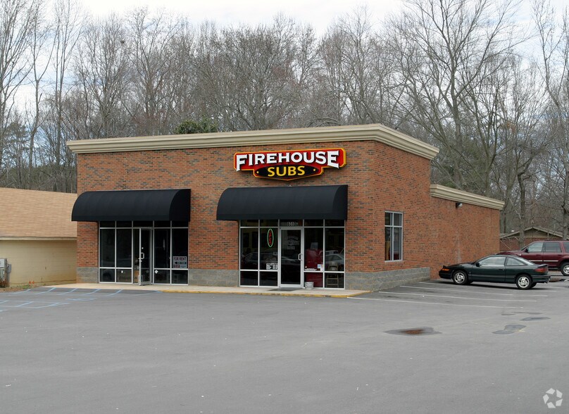 6310 Calhoun Memorial Hwy, Easley, SC à louer - Photo du bâtiment - Image 2 de 3