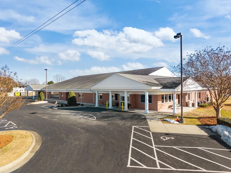 511 Paladin Dr, Greenville, NC à vendre - Photo du bâtiment - Image 2 de 35