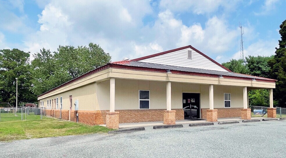 2876 Abingdon Heights Dr, Hayes, VA à vendre - Photo du bâtiment - Image 2 de 8