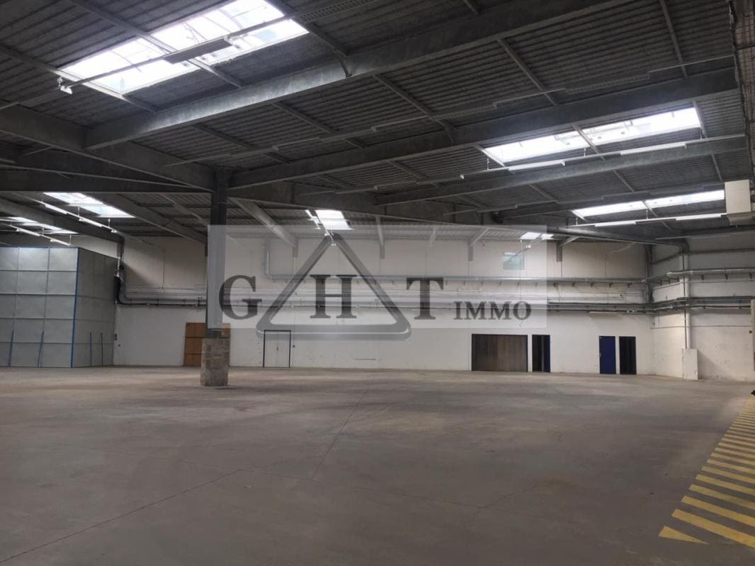 Industrial in Collégien for lease Interior Photo- Image 1 of 2