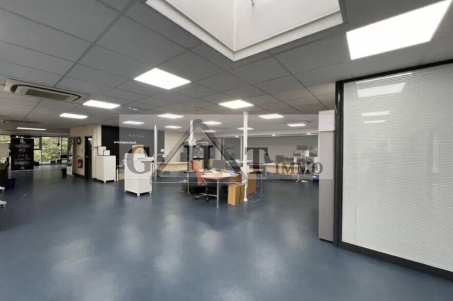 Industrial in Creil for sale - Interior Photo - Image 1 of 3