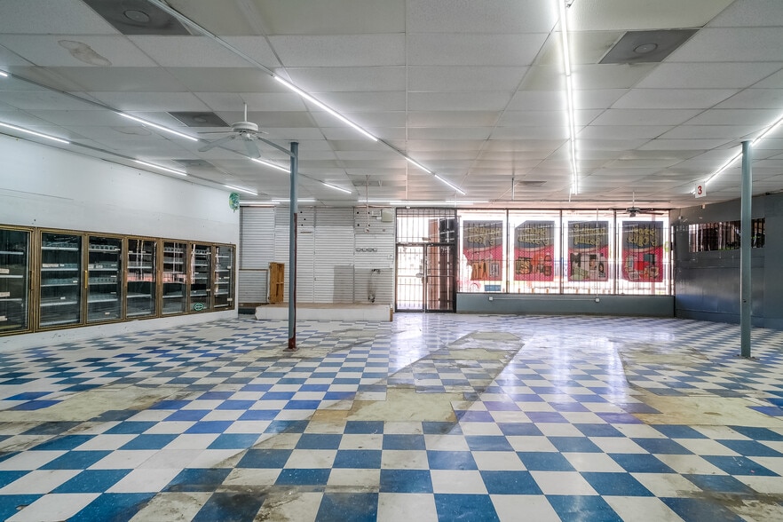 4906 Harrisburg Blvd, Houston, TX for lease - Interior Photo - Image 2 of 30