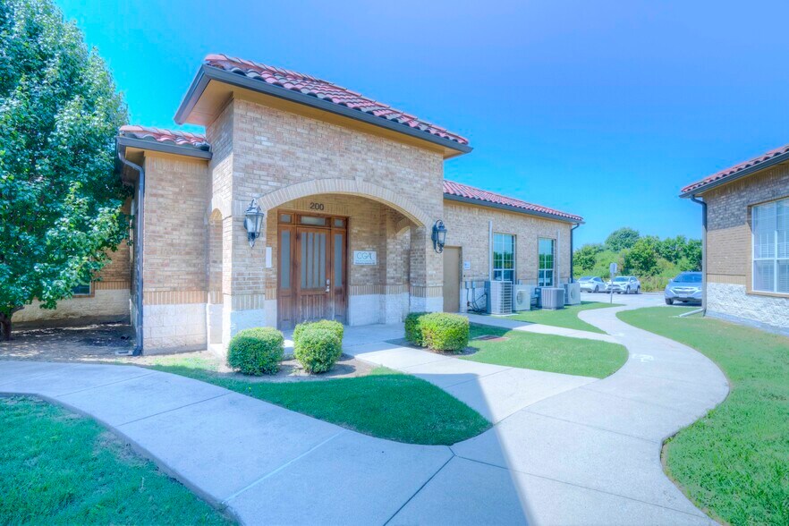 7711 San Jacinto Pl, Plano, TX à louer - Photo du bâtiment - Image 3 de 40