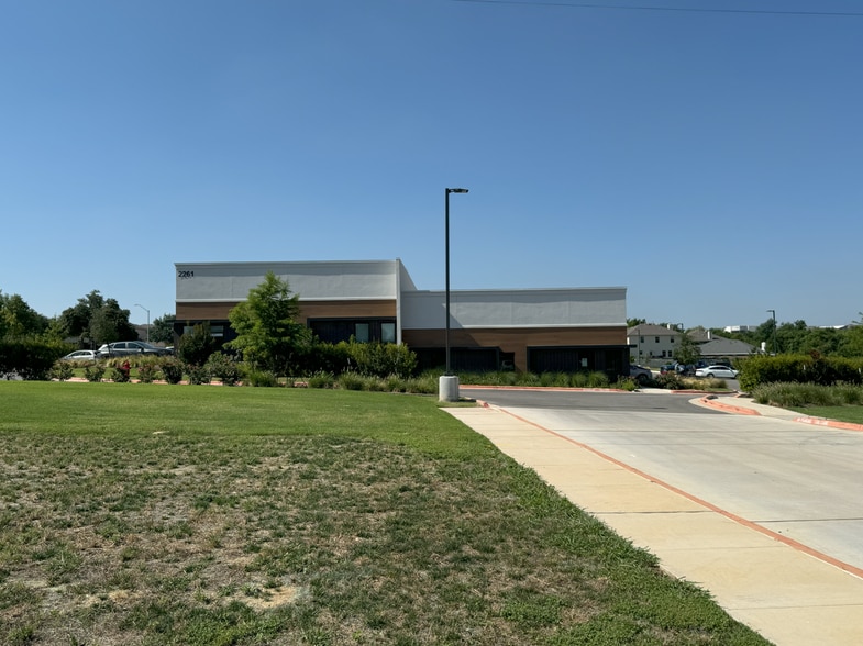 2261 Gattis School Rd, Round Rock, TX à louer - Photo du bâtiment - Image 2 de 5