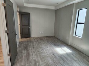 1236 Dr Martin Luther King Jr St N, Saint Petersburg, FL for lease Interior Photo- Image 2 of 3