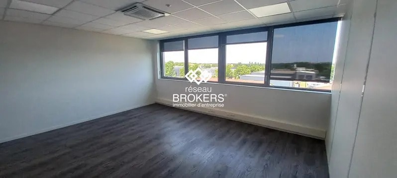 Office in L'Union for lease - Interior Photo - Image 1 of 7