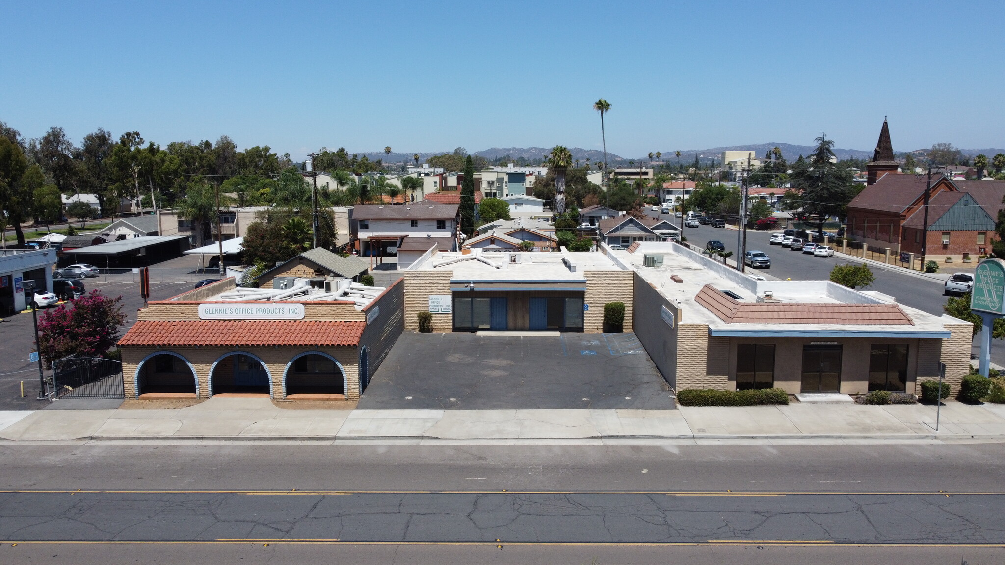 400 W 5th Ave, Escondido, CA à vendre Photo du b timent- Image 1 de 18