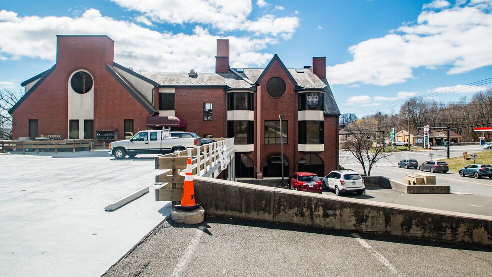 457 N Main St, Danbury, CT à louer - Autre - Image 2 de 21