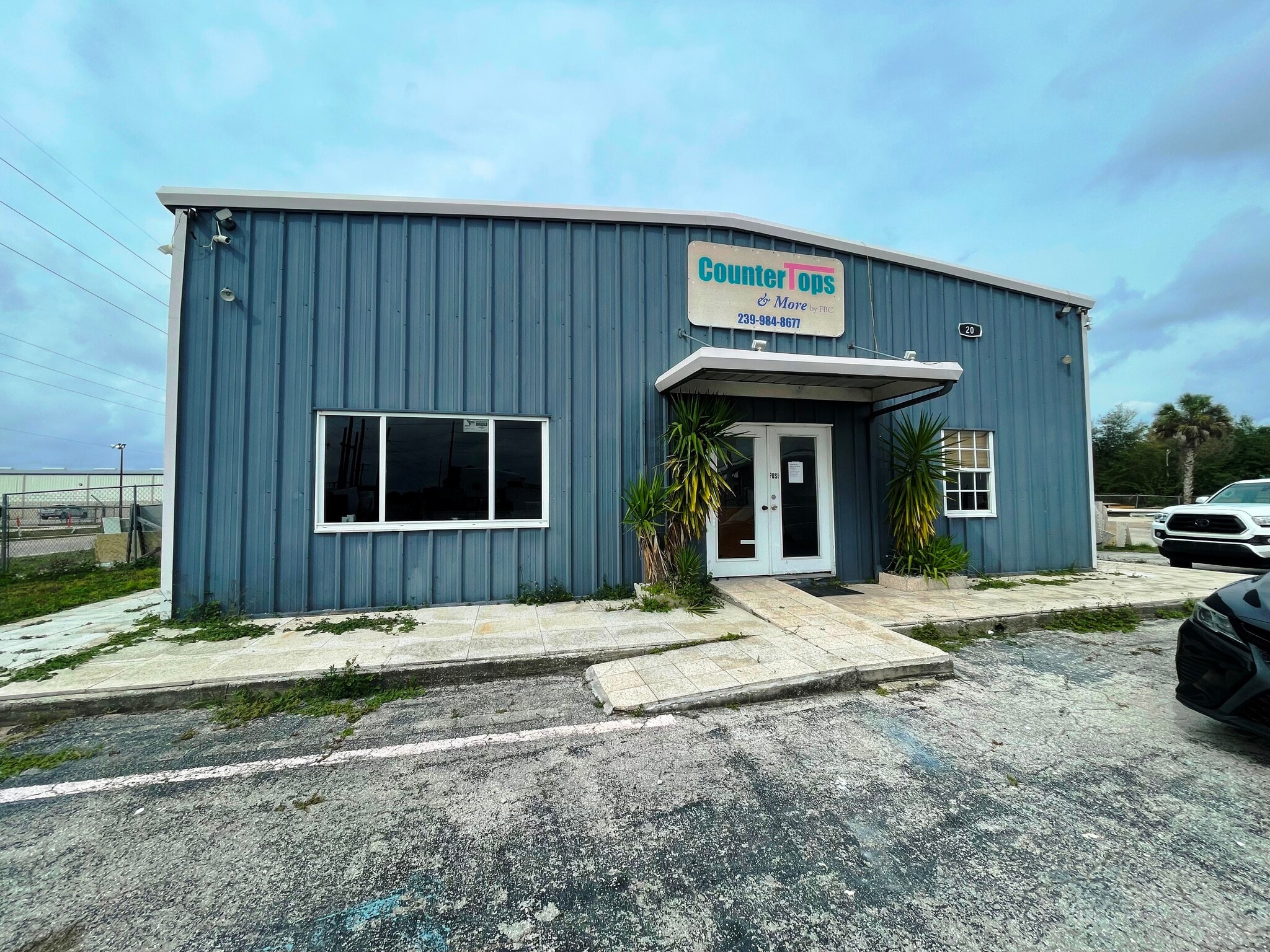 3205 Hanson St, Fort Myers, FL for lease Building Photo- Image 1 of 8